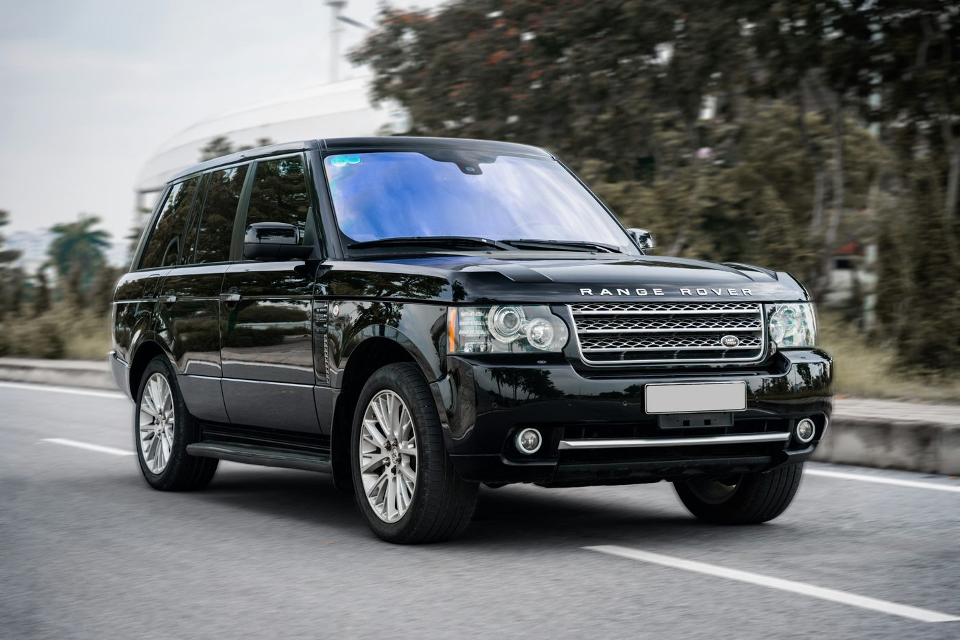 Siyah lüks SUV