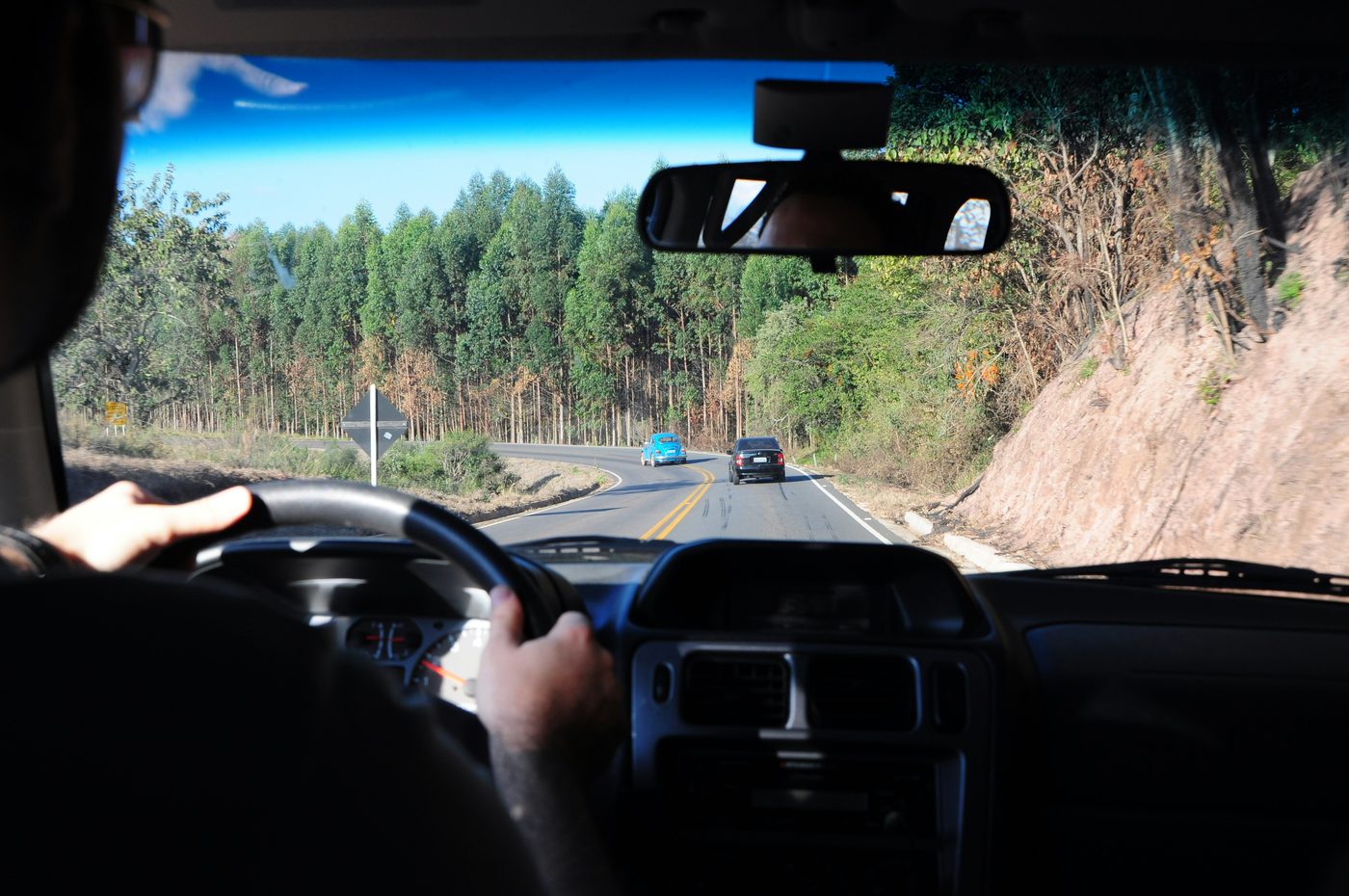 Araç kullanırken yol görünümü